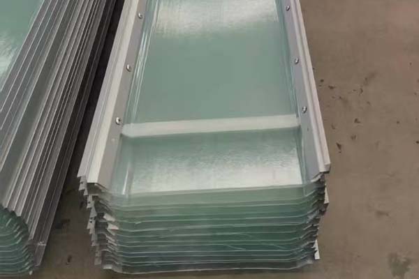 金屬鎖邊采光板